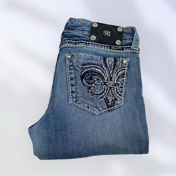 Miss Me Shorts Capri Bermuda Fleur de Lis Rhinestones Embroidered Size 31 - Picture 9 of 9